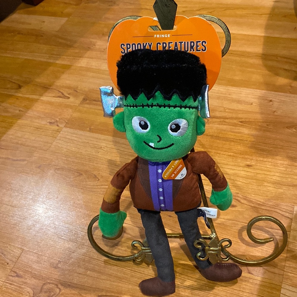 Brand New Spooky Creatures With Squeaker 13”